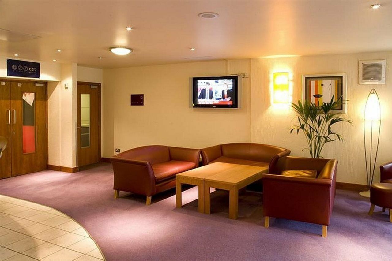 Premier Inn London Heathrow M4/J4 Хитроу Экстерьер фото